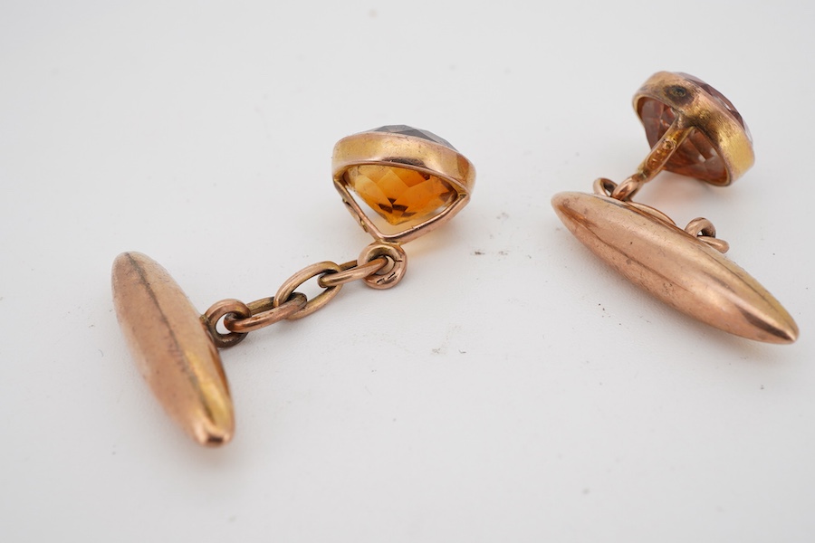 A pair of Edwardian cufflinks, early 20th century, one set with a circular-cut citrine, the other later set with a circular-cut doublet imitating citrine, mounted in gold, to torpedo-shaped back links, each mounted in go